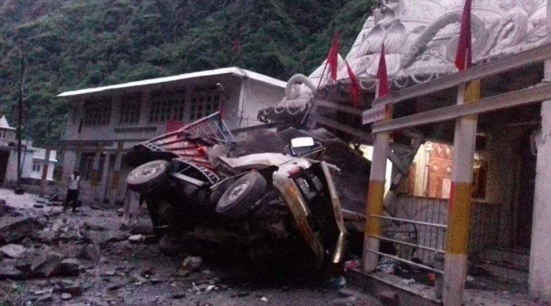 Himachal Pradesh: 2 Killed, 3 Injured After Three Vehicles Hit by Boulders in Landslide 
