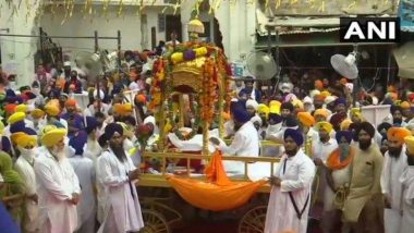 Guru Granth Sahib Ji Prakash Utsav 2020: People Take Out 'Nagar Kirtan' From Ramsar Sahib to Golden Temple in Amritsar, View Pics