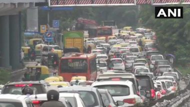 Delhi Traffic Update: Massive Traffic Snarl at Sarita Vihar, Maharaja Surajmal Marg And Other Places Due to Waterlogging; Check Routes to Avoid