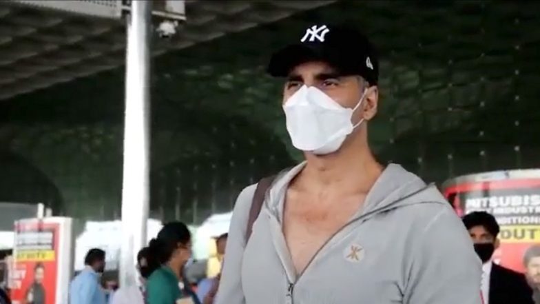 Akshay Kumar Leaves For Scotland With Family To Start Shooting Bell Bottom (Watch Video)