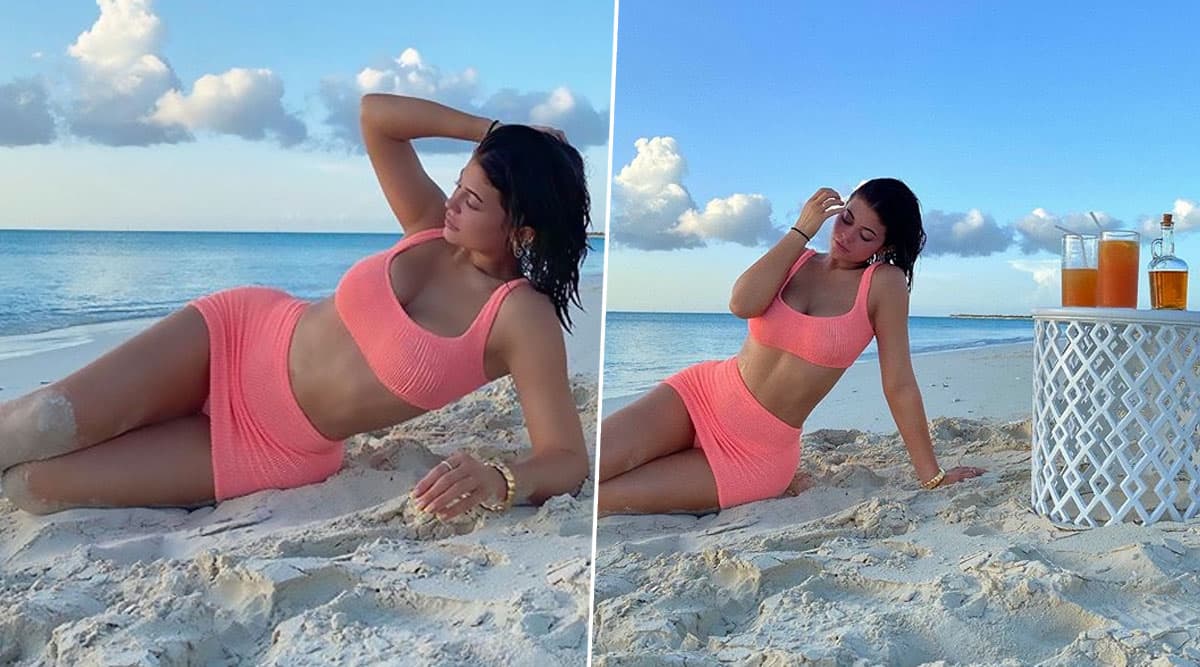 Kylie Jenner's Sensuous Pictures on Sand are Making us Say 'Beach Please'!