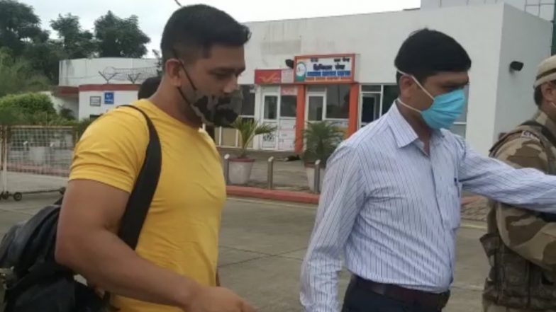 MS Dhoni's Team CSK Leaves for Mumbai Ahead of IPL 2021 (See Pics)