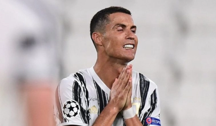 Mexican Third Tier Side Post Picture of Cristiano Ronaldo in Their New Kit Amid PSG Links