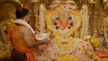 Ganesh Chaturthi 2020: Morning ‘Aarti’ and Prayers Being Performed at Siddhivinayak Temple in Mumbai During Ongoing Ganpati Festival; Watch Video