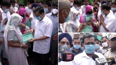 Arvind Kejriwal Meets Family of Deceased Sanitation Worker Raju, Who Died of COVID-19 While on Duty; Delhi CM Hands Over Rs 1 Crore Cheque to His Family