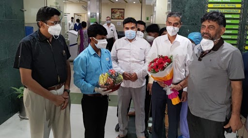 DK Shivakumar, Karnataka Congress President, Recovers From COVID-19, Discharged From Suguna Hospital in Bengaluru