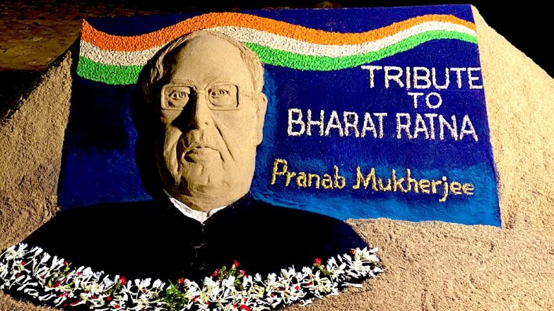 Rest in Peace, Pranab Mukherjee: Sudarsan Pattnaik’s Tribute to the Bharat Ratna Awardee Captures Nation’s Emotion About the Former President’s Demise (View Pic of Sand Art)