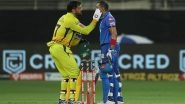 MS Dhoni Displays 'Spirit of Cricket' By Helping Prithvi Shaw During CSK vs DC Clash in IPL 2020, Fans Praise the Chennai Super Kings Skipper (See Tweets)