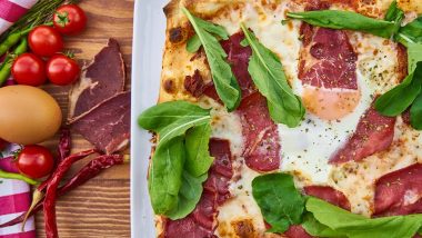 National Cheese Pizza Day 2020: How to Make Bacon Cheese Pizza? Ingredients and Easy Recipe Ideas to Prepare Delicious Bacon Pizza and Celebrate the Day (Watch Video)
