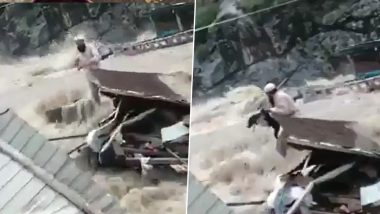 Swat Floods: Man Risks His Life to Rescue a Stray Dog Stuck in Heavy Floodwaters in Bahrain, Viral Video Will Restore Your Faith in Humanity