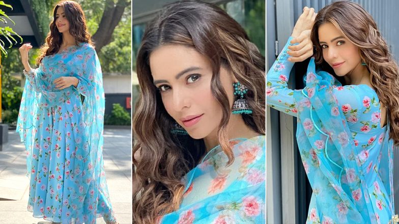 Aamna Sharif Shows How Happiness Blooms From Within and Outside!