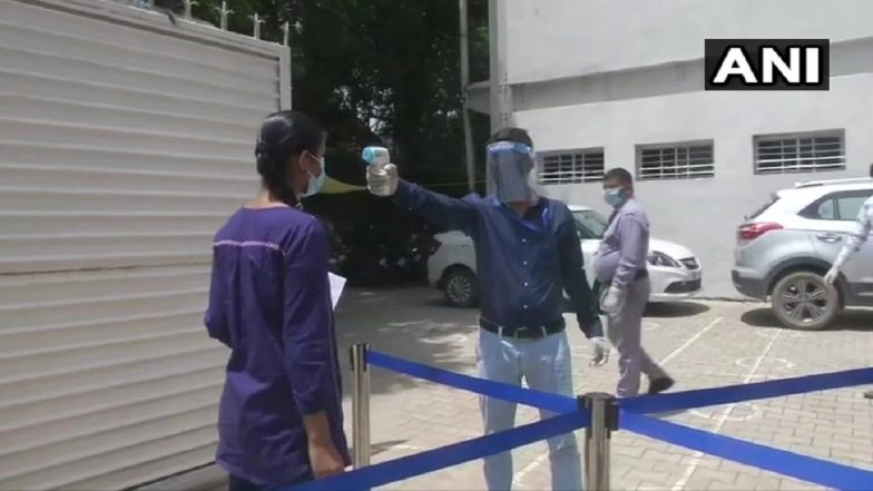 JEE 2020: Mask Cladded Students Appear for Exam Across India Amid COVID-19 Fear