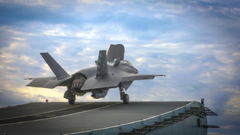 US F-35B Fighter Jet Crashes After Collision With Refuelling Plane KC-130J in Imperial County of California