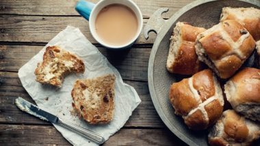 National Hot Cross Bun Day 2020: Easy Step-by-Step Recipe to Make Buns at Home (Watch Video)