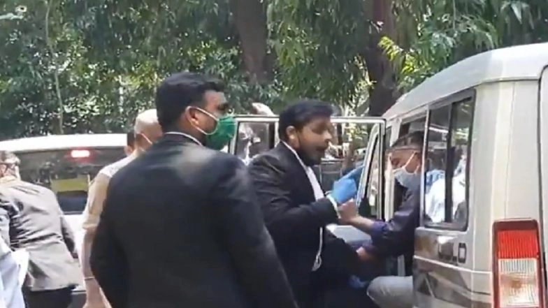 Sushant Singh Rajput Death Case: Verbal Spat Erupts Between Kaizen Ibrahim's Lawyer And NCB Team Outside Mumbai Court, Watch Video