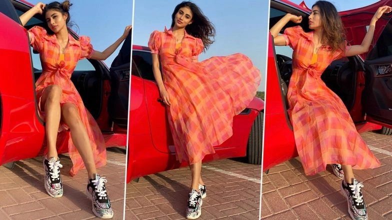 Mouni Roy Shows Us Why Checks Are Cute and Always Will Be!