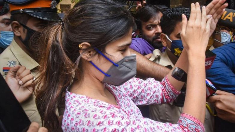Sushant Singh Rajput Death Case: Rhea Chakraborty Visits NCB Office For Third Day of Questioning