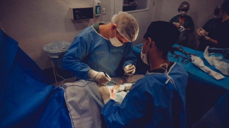 Doctors Remove 7kg Ball of Hair From Teenager’s Abdomen in Jharkhand, Girl Suffering From Rapunzel Syndrome for Several Years