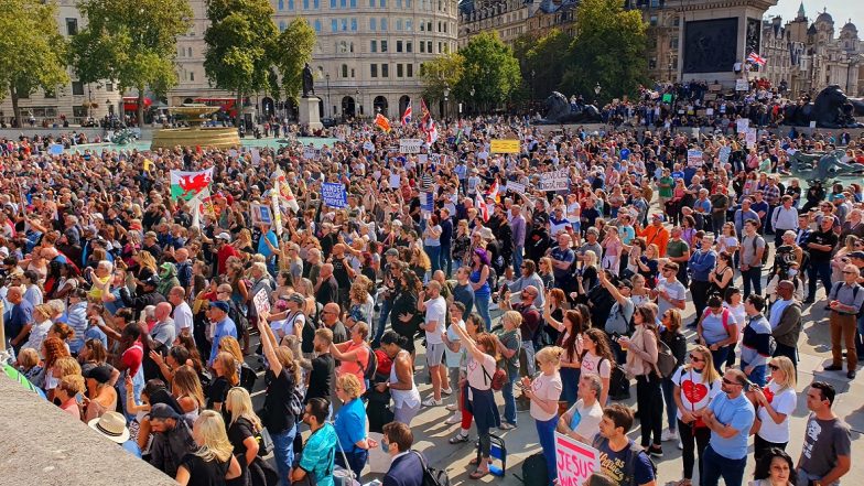 Trafalgar Square Chaos: Thousands Without Mask Turn Up at Anti-Vaccine, Anti-Lockdown Rally in Heart of London