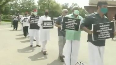 Farm Bills Protests: Ghulam Nabi Azad, Derek O'Brien, Jaya Bachchan & Other MPs of Opposition Parties March in Parliament With Placards of 'Save Farmers, Save Democracy', Watch Video