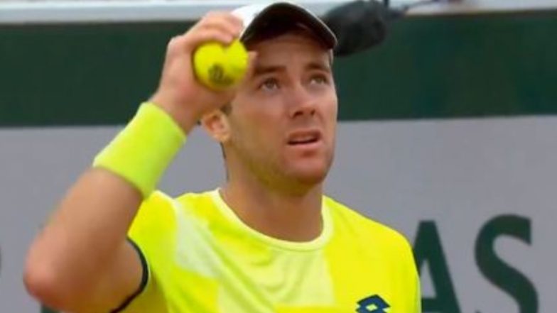 French Open 2020 Match Between Stan Wawrinka and Dominik Koepfer Stopped Briefly After 'Blast' Sound in Paris Due to Sonic Boom from Military Jet (Watch Video)