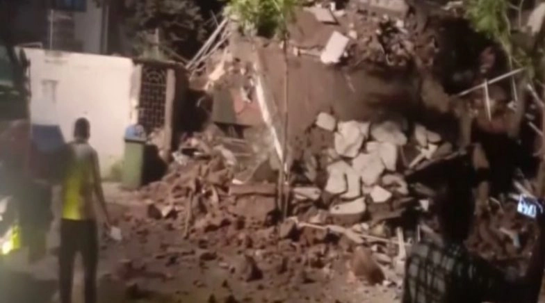 Uttar Pradesh Tragedy: 8 Killed After Roof of Cemetery Collapses in Ghaziabad