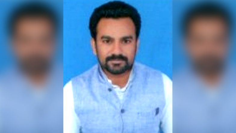 Bihar Assembly Elections 2020: Rashtriya Ulema Council Candidate Pervez Mansuri Rides Buffalo to Highlight Filth in Gaya Town Constituency; Booked For Animal Cruelty