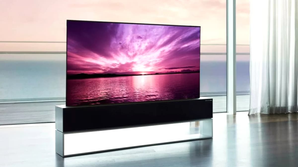 LG Debuts World's First 65-Inch UHD Rollable OLED at CES