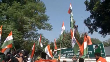 Jammu & Kashmir: BJP Workers Hoist Tricolour at PDP Office in Jammu Days After Mehbooba Mufti Had Refused to Hoist National Flag 'Until J&K Flag Was Restored'; Watch Video