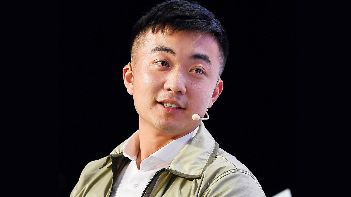 carl pei: OnePlus 11 5G review: Nothing CEO Carl Pei, who co-founded OnePlus,  tests new smartphone, says it 'lacks real identity' - The Economic Times