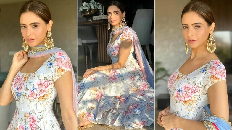 Aamna Sharif Redefines Ethnic Eloquence in a Floral Anarkali!