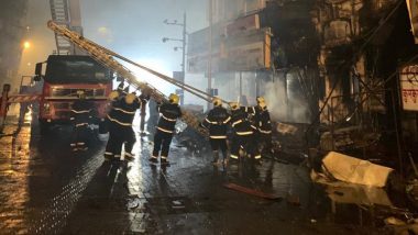 Mumbai Cutlery Market Fire: 18 Hours On, Fire Fighting Still Underway at Cutlery Market in Abdul Rehman Street