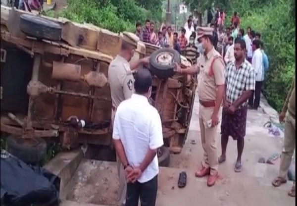 Andhra Pradesh: 7 People Returning from a Marriage Party Killed in Road Mishap in East Godavari District
