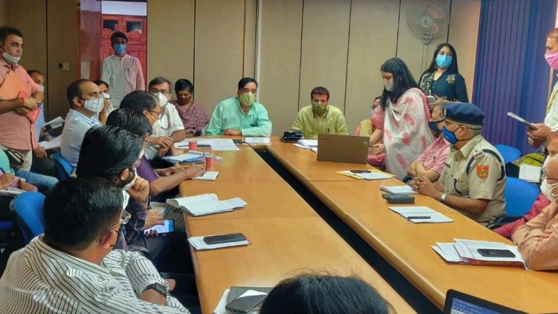 Delhi CM Arvind Kejriwal to Inaugurate Green App on October 29, Citizens Can Register Complaints Regarding Waste Burning, Industrial Pollution Through App