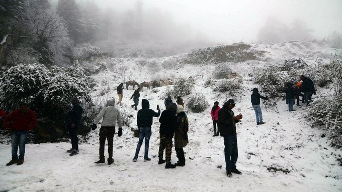 Himachal Pradesh’s Keylong Sees Season’s First Snowfall