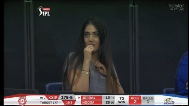 MI vs KXIP IPL 2020 Match Spectator Riana Lalwani Will Make You Jealous As The Girl Watched Nail-Biting Historic Two Super Overs in One Game Live From The Stadium