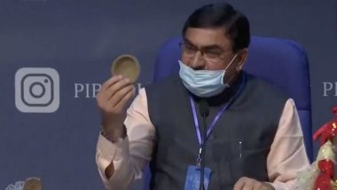 Cow Dung 'Chip' Unveiled by Rashtriya Kamdhenu Aayog Chief Claims to Significantly Reduce Radiation From Mobile Phones, Watch Video