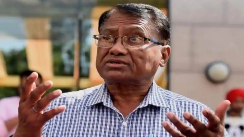 Ashok Kumar, Ex-Indian Hockey Player and Son of Legend Major Dhyan Chand Sings Soulful Song, Great Olympian Talks About Financial Struggles Faced by Him (Watch Video)