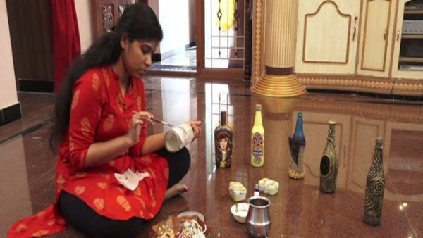 Madurai College Student Creates Handicraft Items from Waste Amid COVID-19 Pandemic
