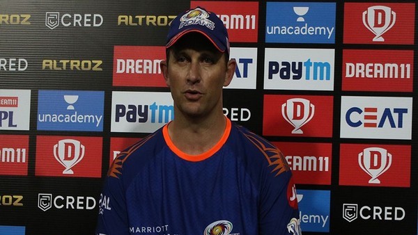 Mumbai Indians’ Bowling Coach Shane Bond Fires Warning to Opponents Ahead of IPL 2020 Playoffs (Watch Video)