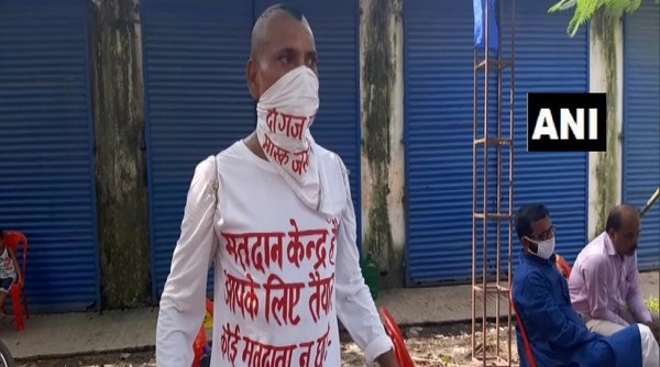 Bihar Assembly Elections 2020: Muzaffarpur Tea Seller Spreads Awareness to Exercise Voting Rights Ahead of Upcoming Polls