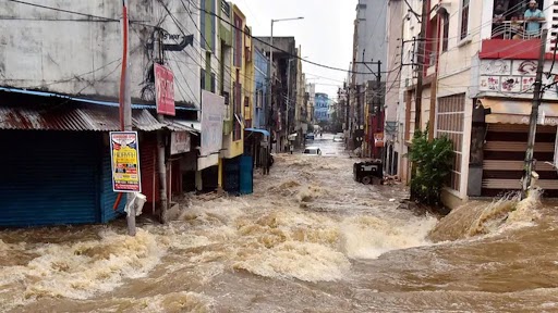 Telangana Floods: 2-Day Holiday Announced for Private Institutions, Offices and Non-Essential Services As Heavy Rainfall Wreaks Havoc in State; Here’s What We Know So Far