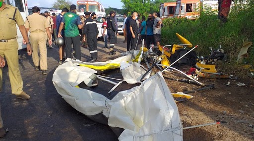 Kerala: 2 Navy Personnel Killed After Glider Crashes While Training in Kochi