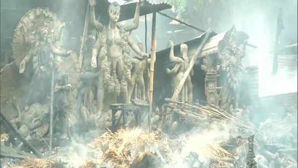 Fire Breaks Out at Idol Godown in Baishnabghata Township Area of Kolkata, No Casualties Reported