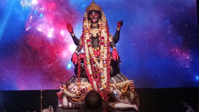 Kali Puja 2020 Devotional Songs: From ‘Shyama Sangeet’ to ‘Mahakali Mantra,’ Listen to These Bhakti Geet on the Auspicious Festival of Shyama Puja (Watch Videos)