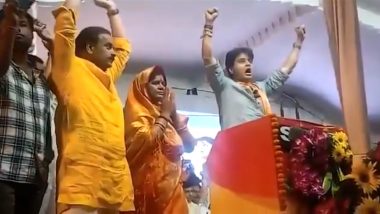 MP Bypolls 2020: BJP's Jyotiraditya Scindia, in Slip of Tongue, Tells Voters to Press 'Hath Ka Panja' at Polling Booth; Video Goes Viral After Congress Takes Dig