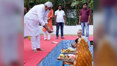 Chhath Puja 2020: Bihar CM Nitish Kumar Offers 'Arghya' on Last Day of Festival