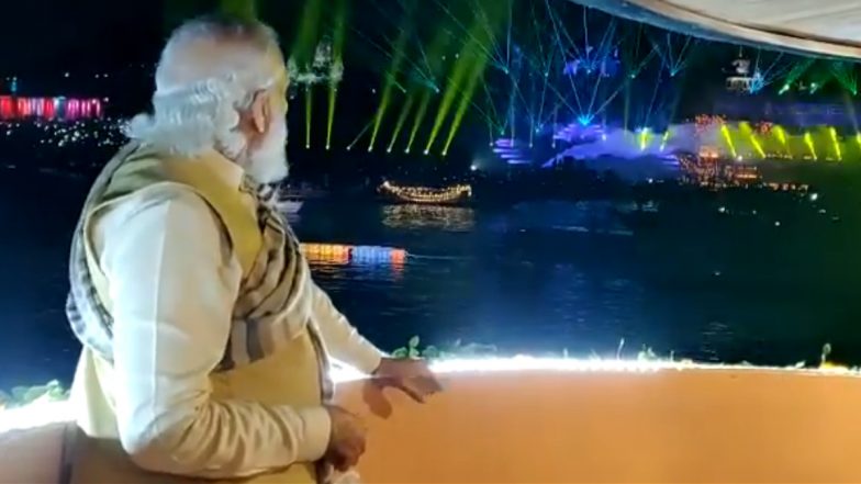 Dev Deepawali 2020 in Varanasi: PM Narendra Modi Enjoys Laser Show in Kashi; See Pics and Videos