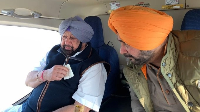 Congress Leader Navjot Singh Sidhu Has Lunch with CM Amarinder Singh, May Be Re-Inducted into Punjab Cabinet