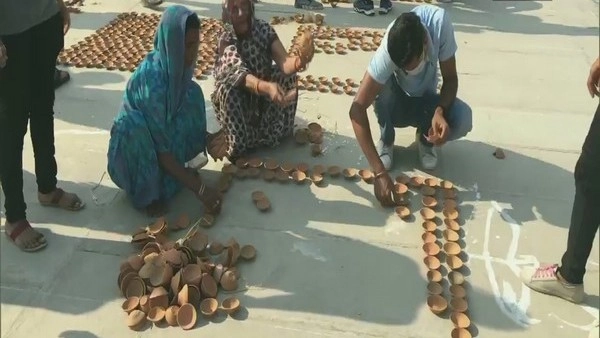 Deepotsav 2020: Preparations Underway for Celebrations at Ram Ki Paidi in Ayodhya as 5.51 Lakh Earthen Lamps to Be Lit